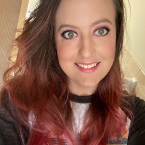 Meet your Posher, Elyssa